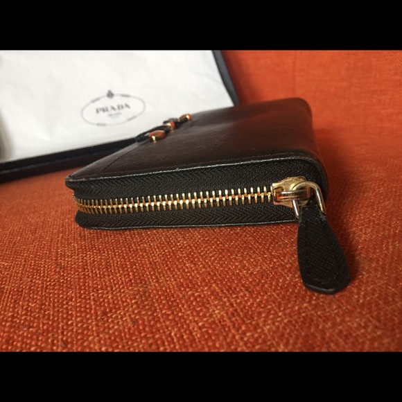 Prada Saffiano Wallet - Picture 4 of 14